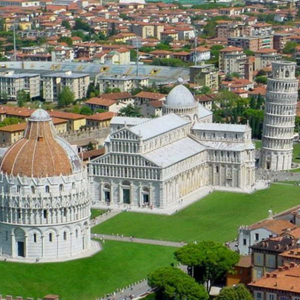 برج کج پیزا